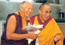 S.S. Le Dalaï Lama avec le Vénérable Lama Teunsang